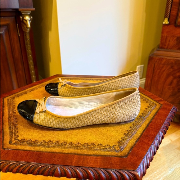 Delman basket weave with patent cap toe size 9 - Picture 5 of 7